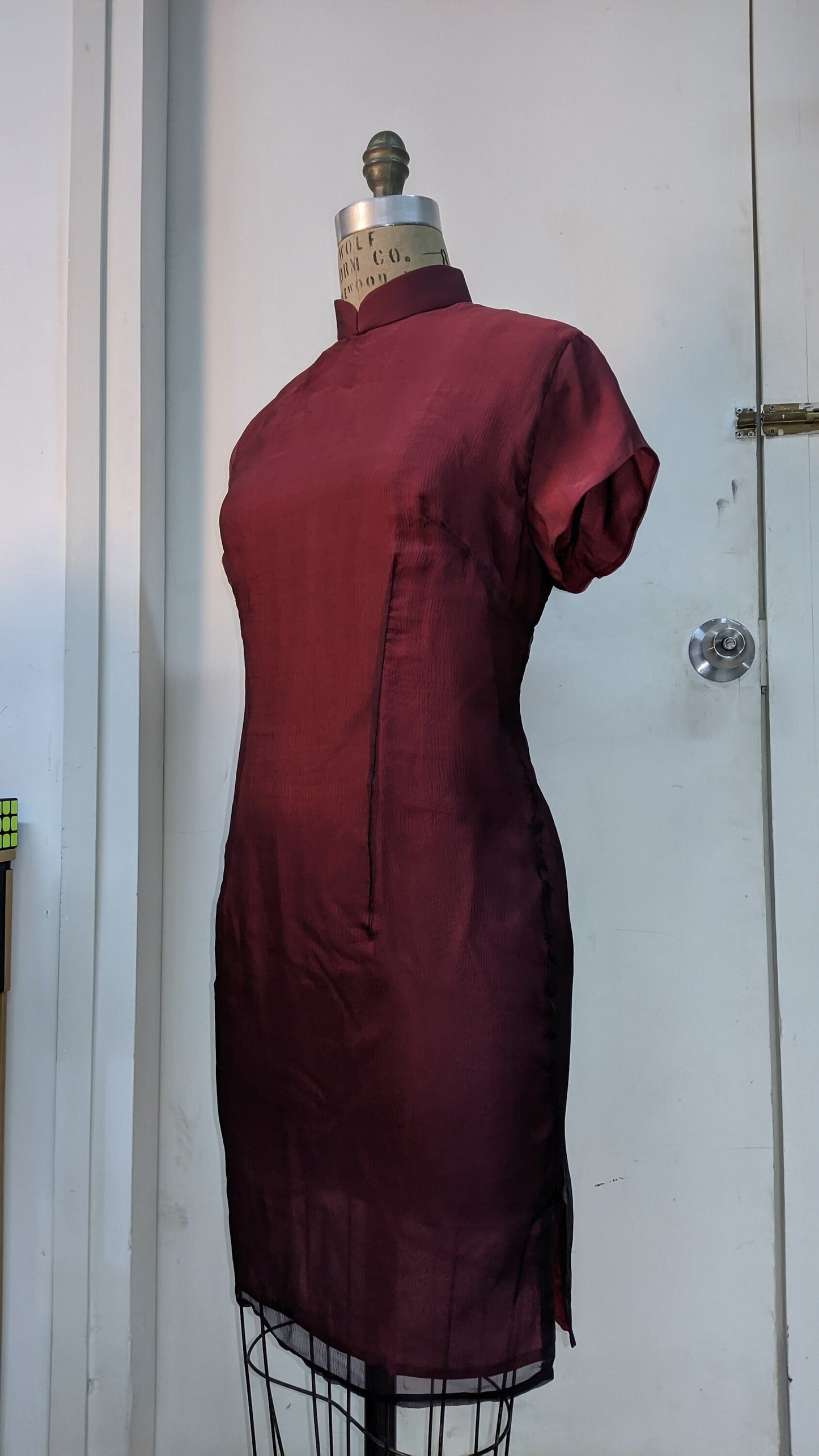 1960s Hong Kong style CheongSam Dress [Tailor-Made] | creased pleated Silk chiffon georgette | Gradient red to black - 企直啲 Stand Tall D