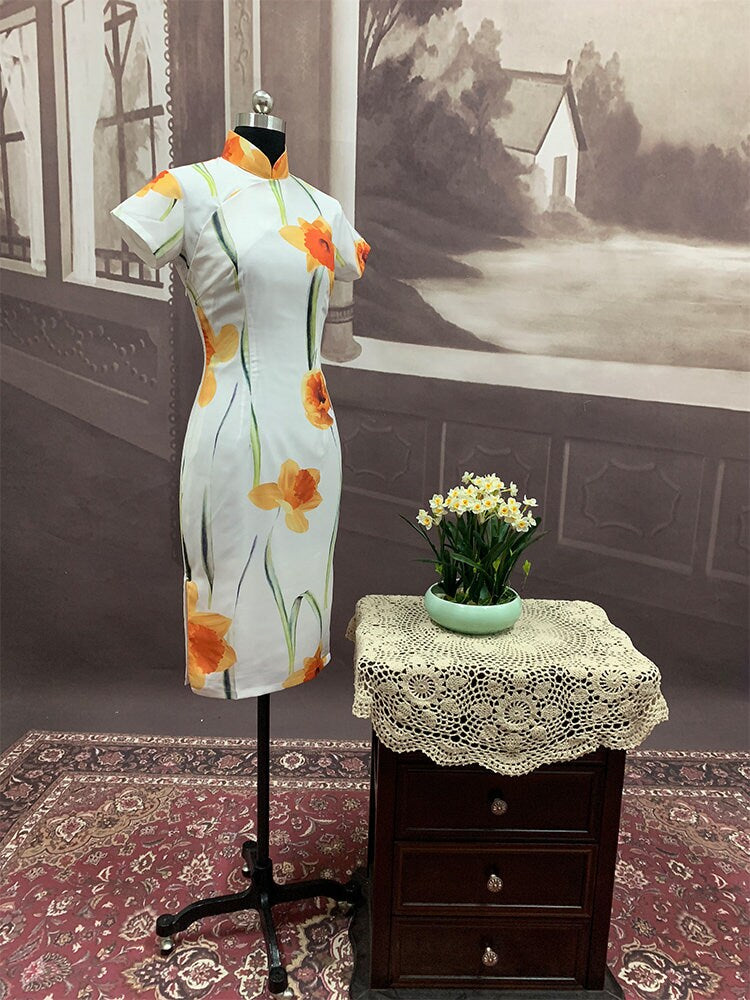 Cheongsam Dress (1960s) | Yellow Daffodil floral print on white chiffon cotton lining [ In the Mood for Love 花樣年華 | Historical inspiration ] - 企直啲 Stand Tall D