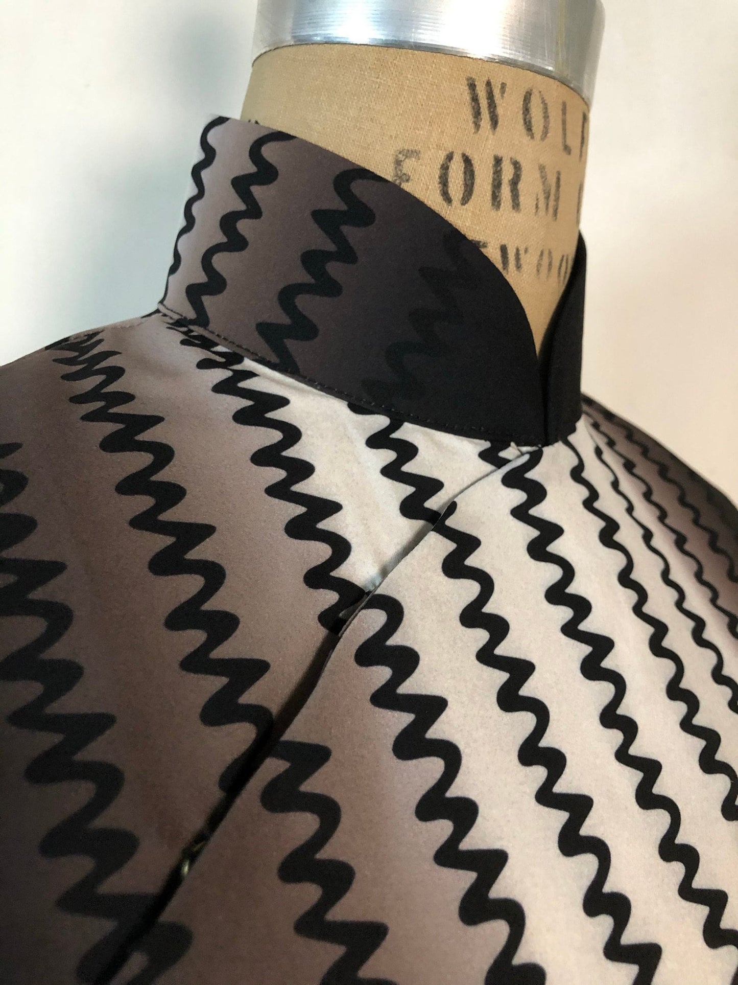 Cheongsam Dress (1960s) | Black & white squiggly lines printed on Chiffon [ In the Mood for Love 花樣年華 | Historical inspiration ] - 企直啲 Stand Tall D