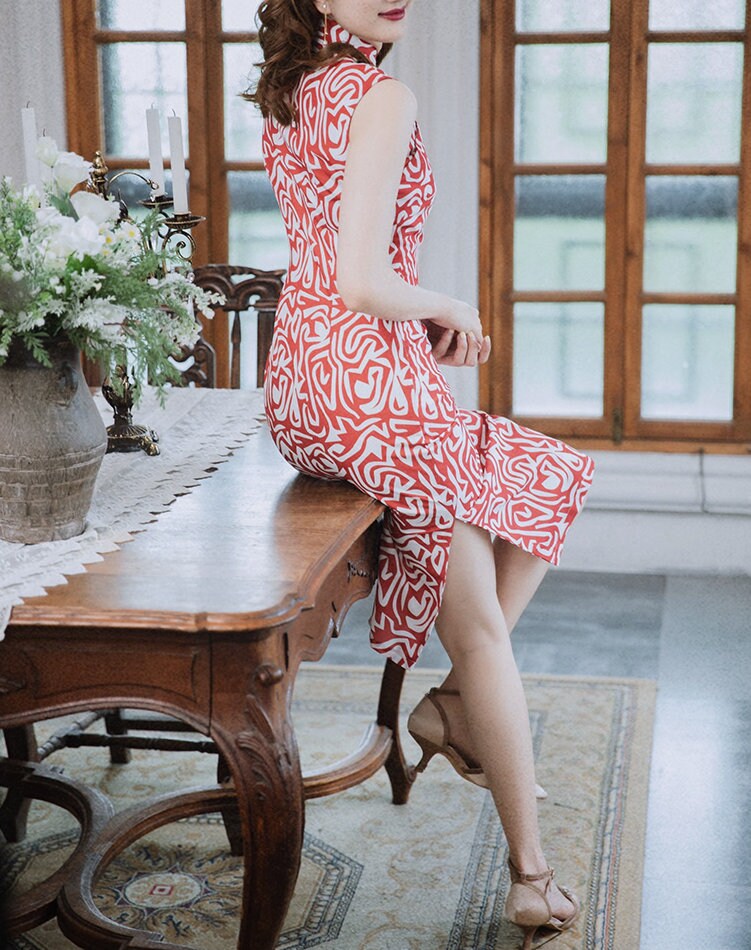 Cheongsam Dress (1960s) | orange red & white squiggly lines printed on Chiffon [ In the Mood for Love 花樣年華 | Historical inspiration ] - 企直啲 Stand Tall D