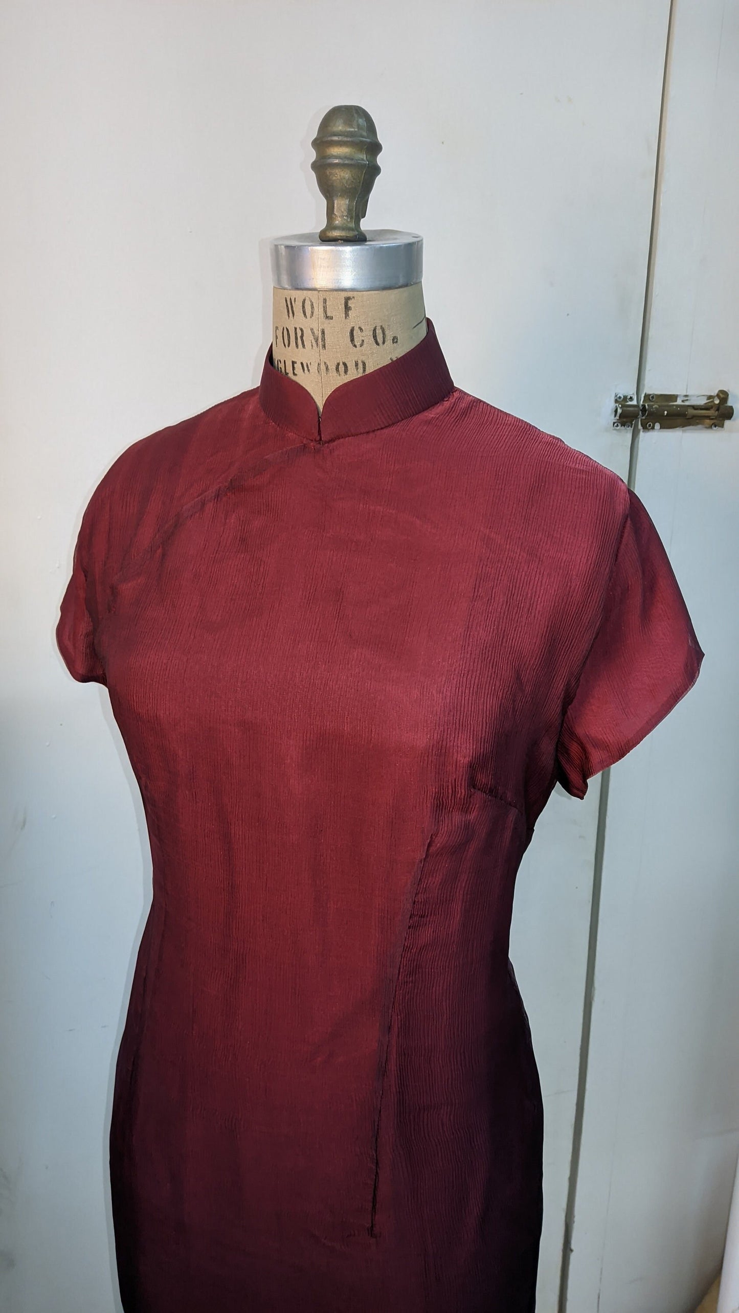 1960s Hong Kong style CheongSam Dress [Tailor-Made] | creased pleated Silk chiffon georgette | Gradient red to black - 企直啲 Stand Tall D