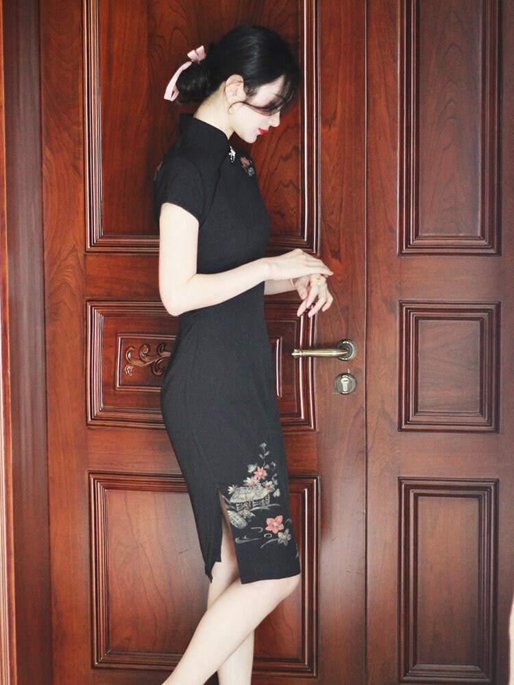 Cheongsam Dress (1960s) | Little Black Dress ink house calligraphy Floral printed Chiffon [ 香港式 Hong Kong Style Historical inspiration ] - 企直啲 Stand Tall D