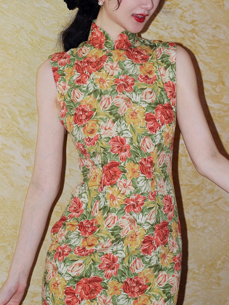 Cheongsam Dress (1960s) Hong Kong Style | Red Yellow flowers on green garden oil painting Floral printed Chiffon [ Historical inspiration ] - 企直啲 Stand Tall D