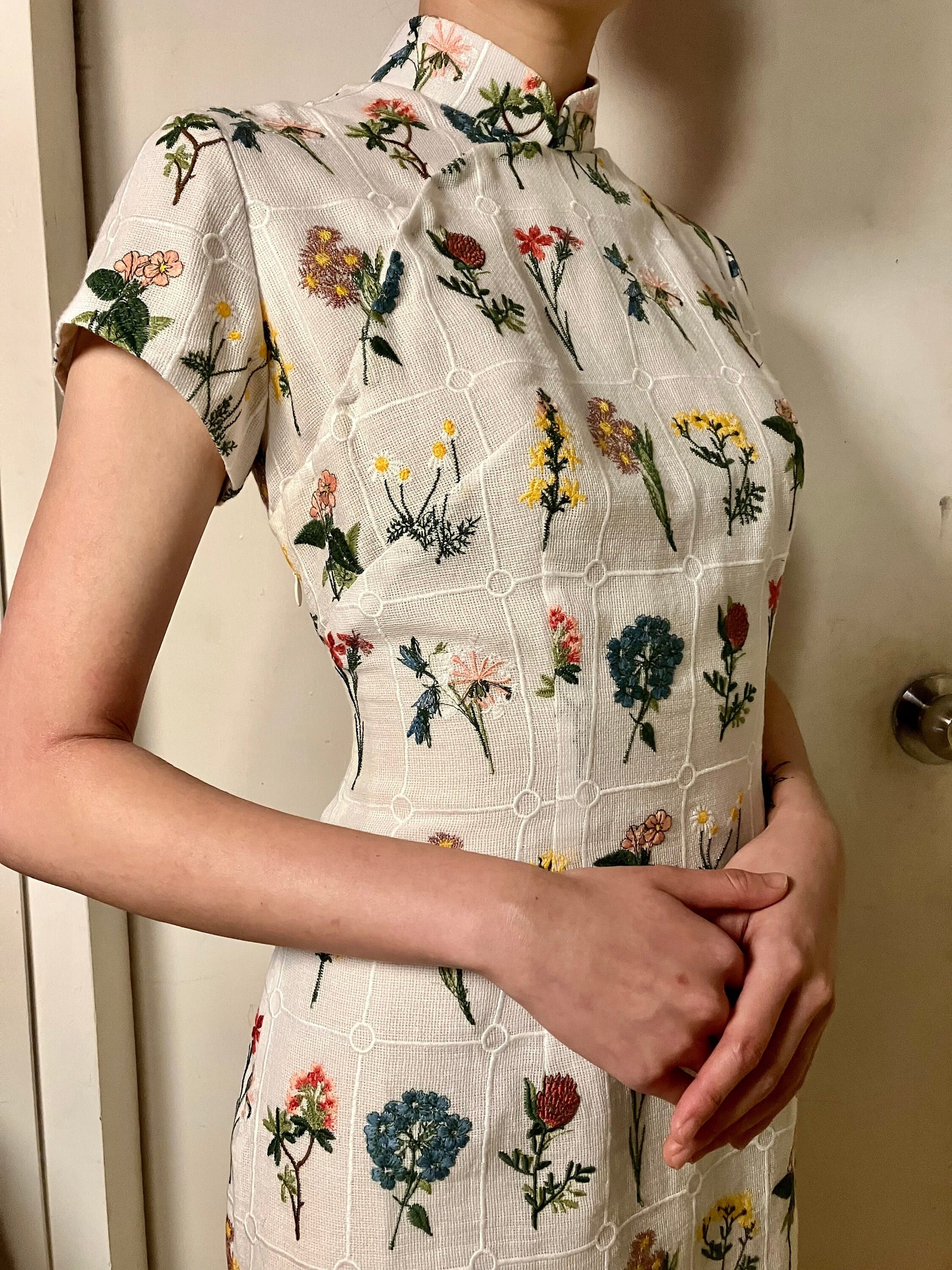 Flower Garden embroidered floral cotton | 1960s Hong Kong style CheongSam Dress [Tailor-Made] | embroidery textile | into any style you want - 企直啲 Stand Tall D