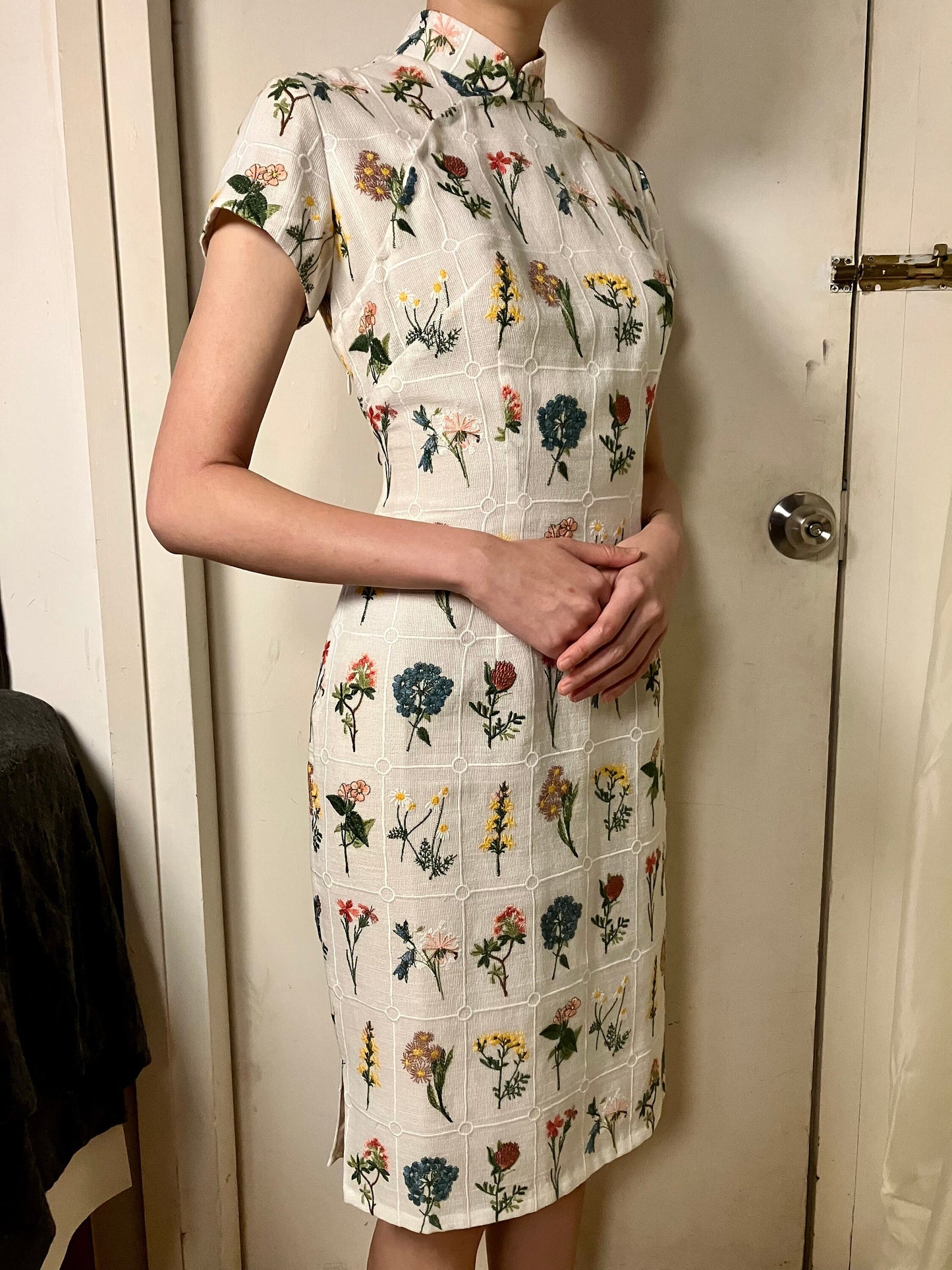 Flower Garden embroidered floral cotton | 1960s Hong Kong style CheongSam Dress [Tailor-Made] | embroidery textile | into any style you want - 企直啲 Stand Tall D