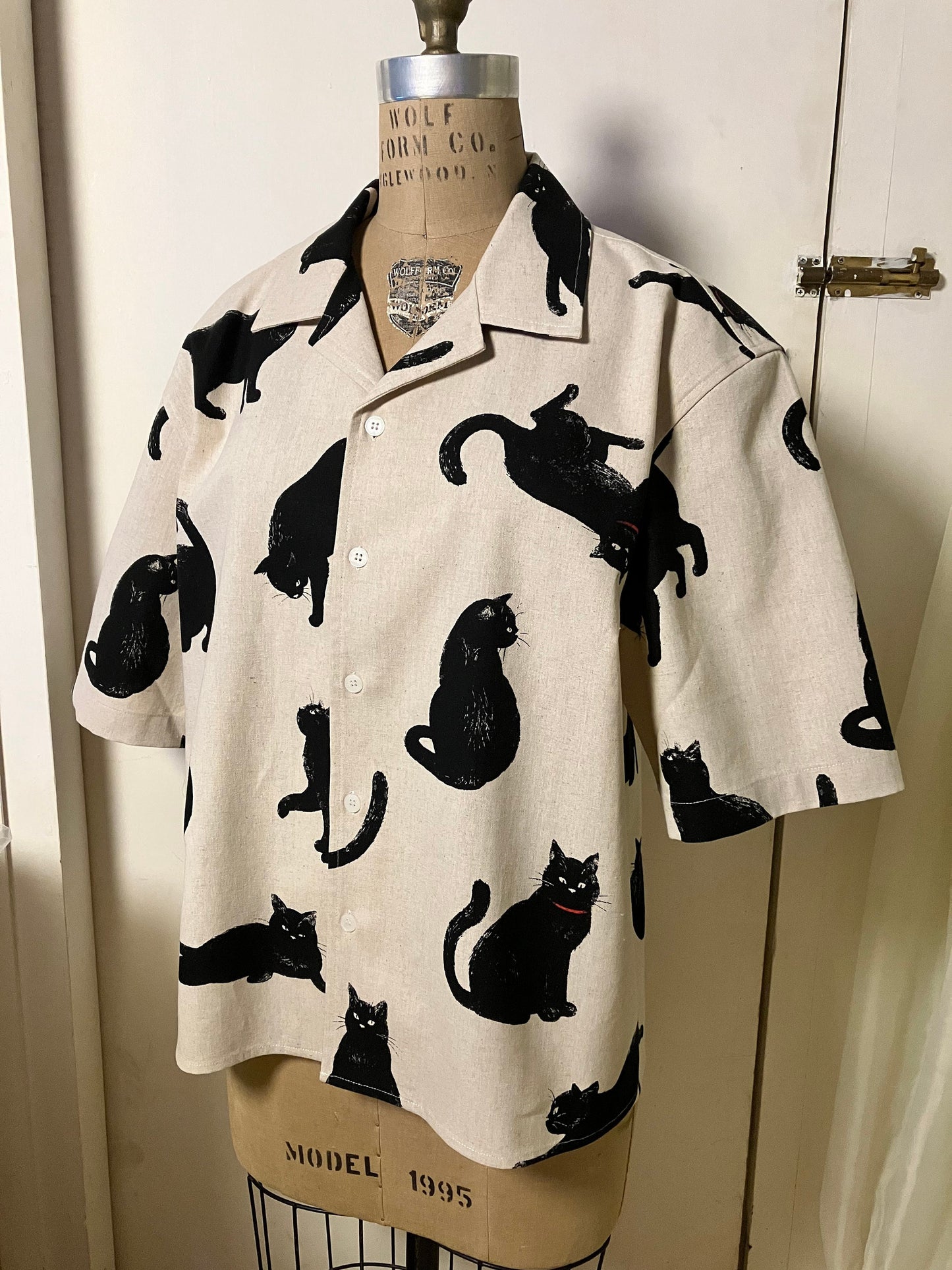 Short Sleeves Aloha Shirt[Tailor-Made] | Japanese black cat neko print Linen cotton | navy blue green white black grey beige khaki - 企直啲 Stand Tall D