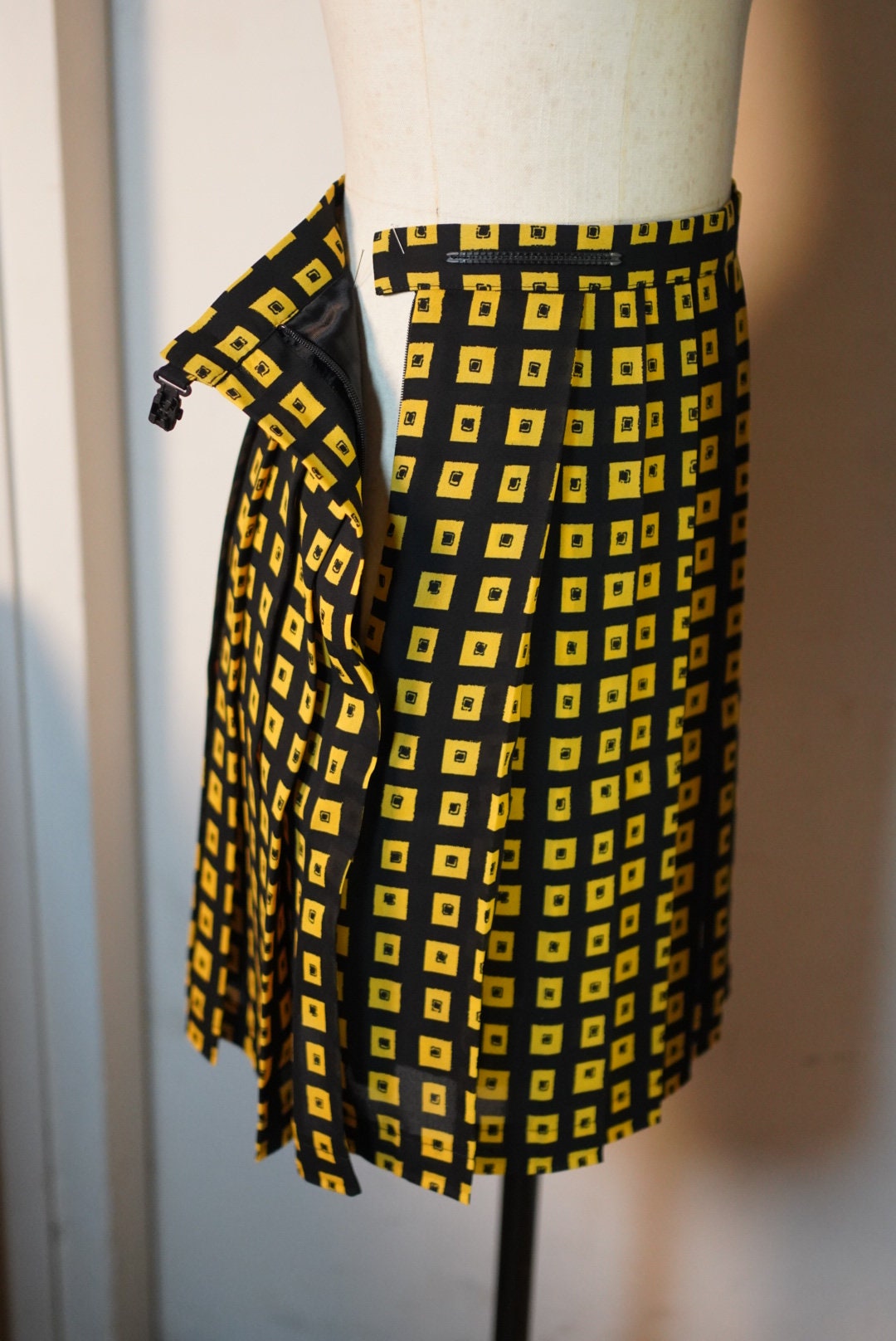 Real Pocket Adjustable waist JK Pleated skirt | sheer printed chiffon [Tailor-Made] Japanese style | ANY size , custom length black yellow - 企直啲 Stand Tall D