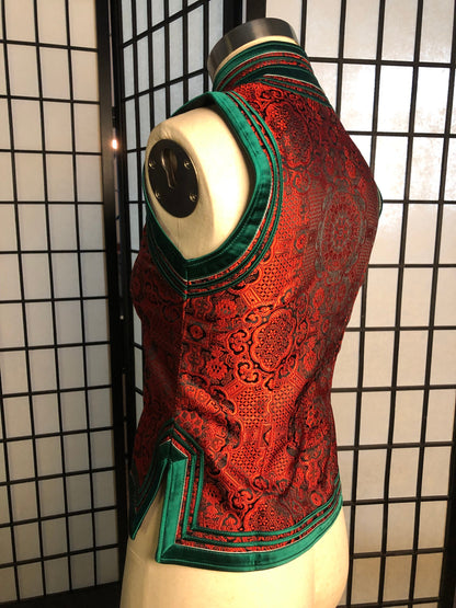 Mongolian Vest [Tailor-Made] | Red jacquard brocade Green triple binding | Embellish Top - 企直啲 Stand Tall D