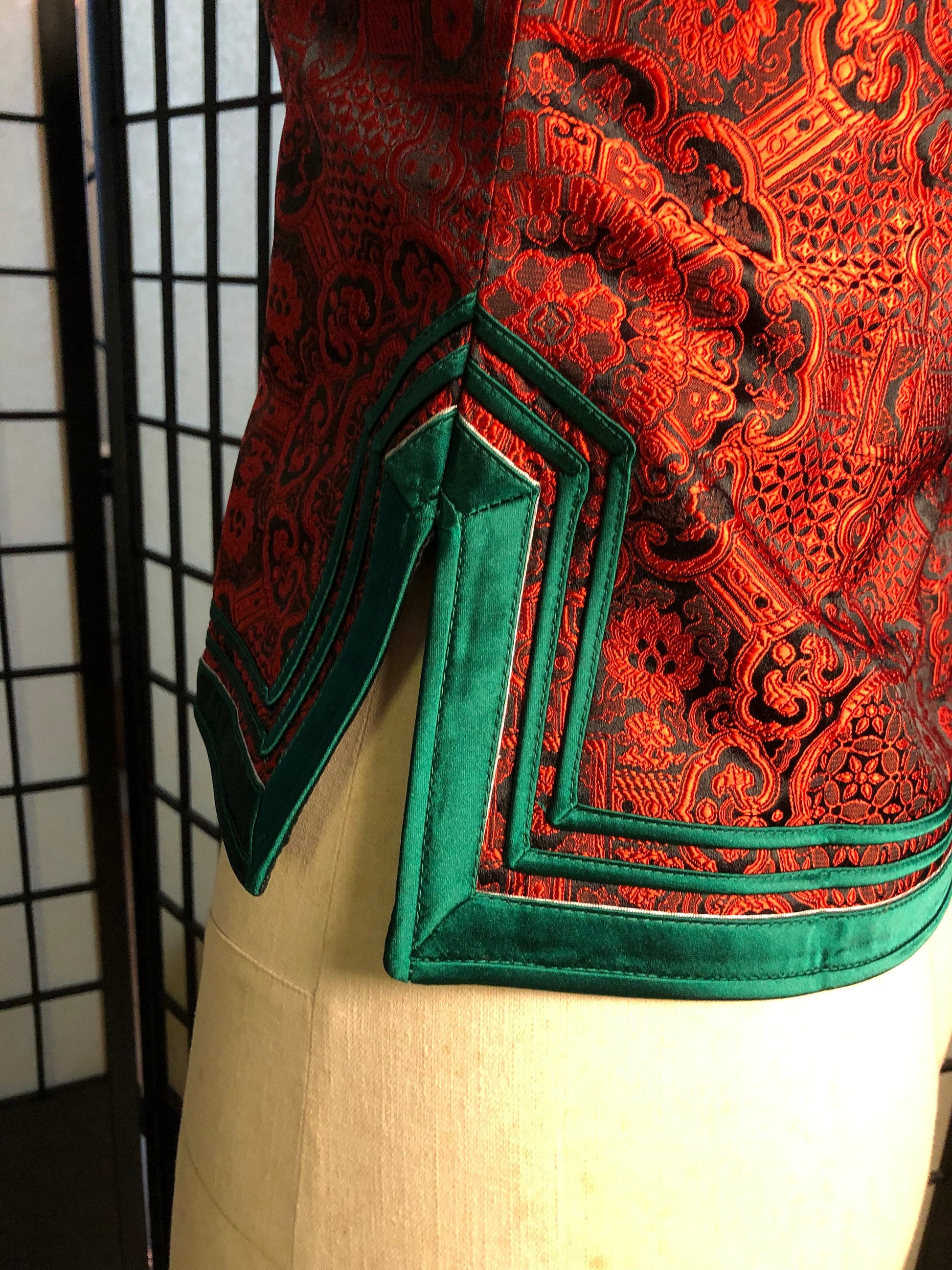 Mongolian Vest [Tailor-Made] | Red jacquard brocade Green triple binding | Embellish Top - 企直啲 Stand Tall D