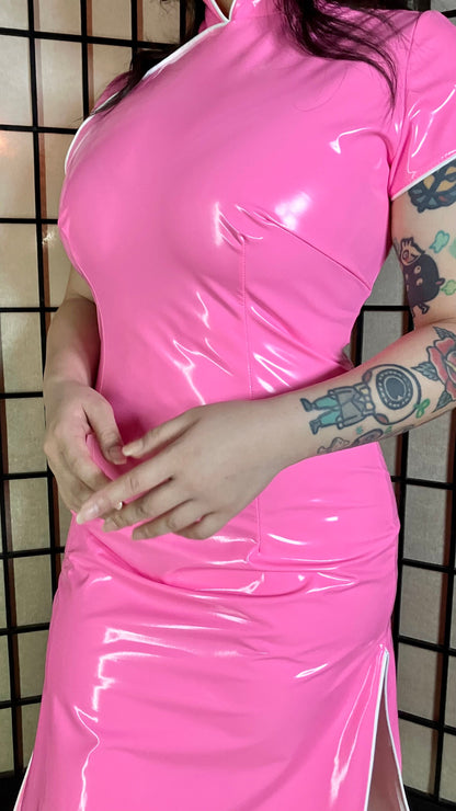 Custom Tailor Made》Shiny Stretch wet look Vinyl PU CheongSam｜nude beige｜Mistress BDSM Latex inspired PVC faux leather｜Fetish Qipao dress - 企直啲 Stand Tall D