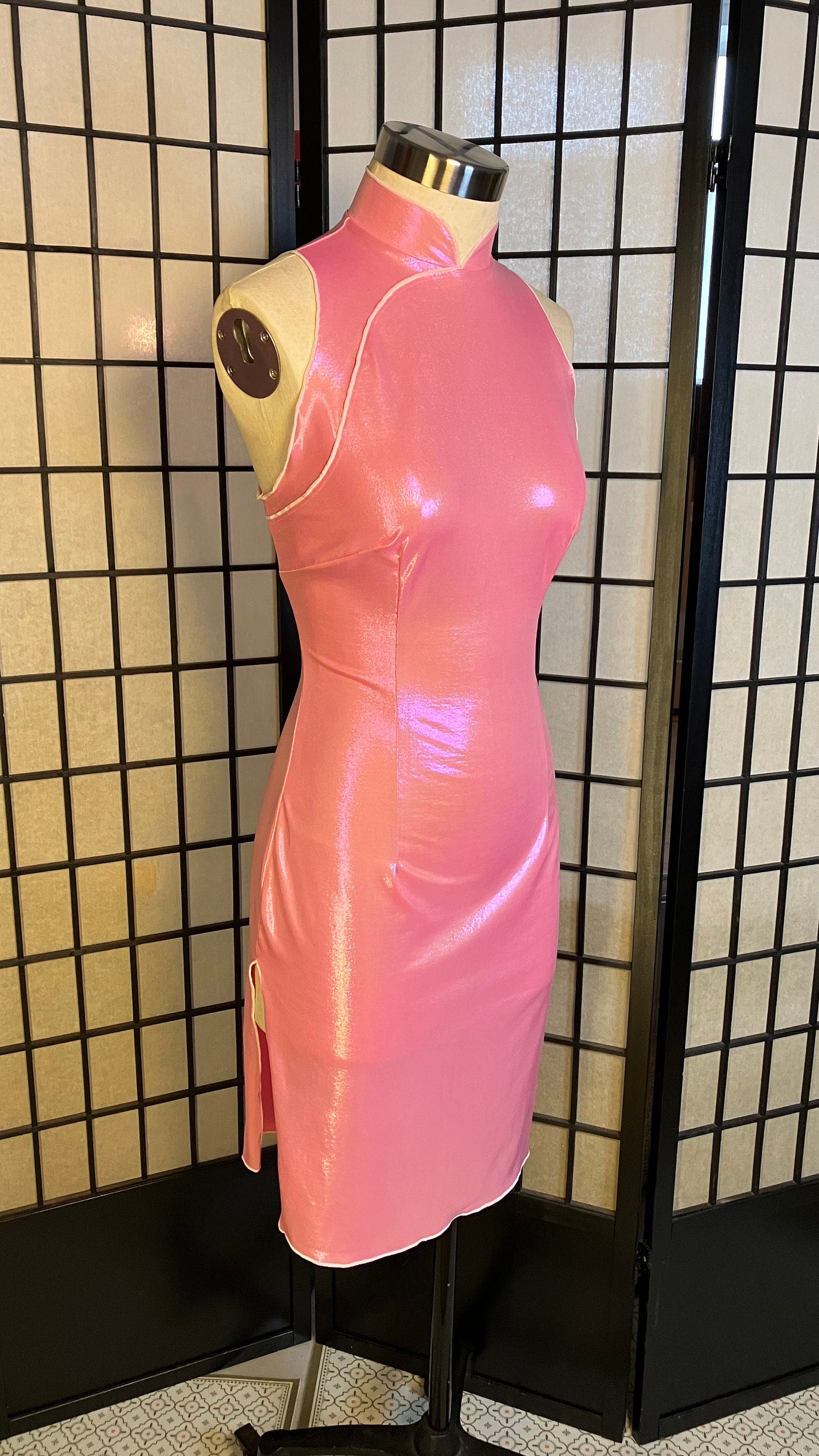 Custom Tailor Made》Shimmering Stretch wet look soft pink CheongSam Barbie babygirl inspired Fetish Qipao dress | any measurment any size - 企直啲 Stand Tall D