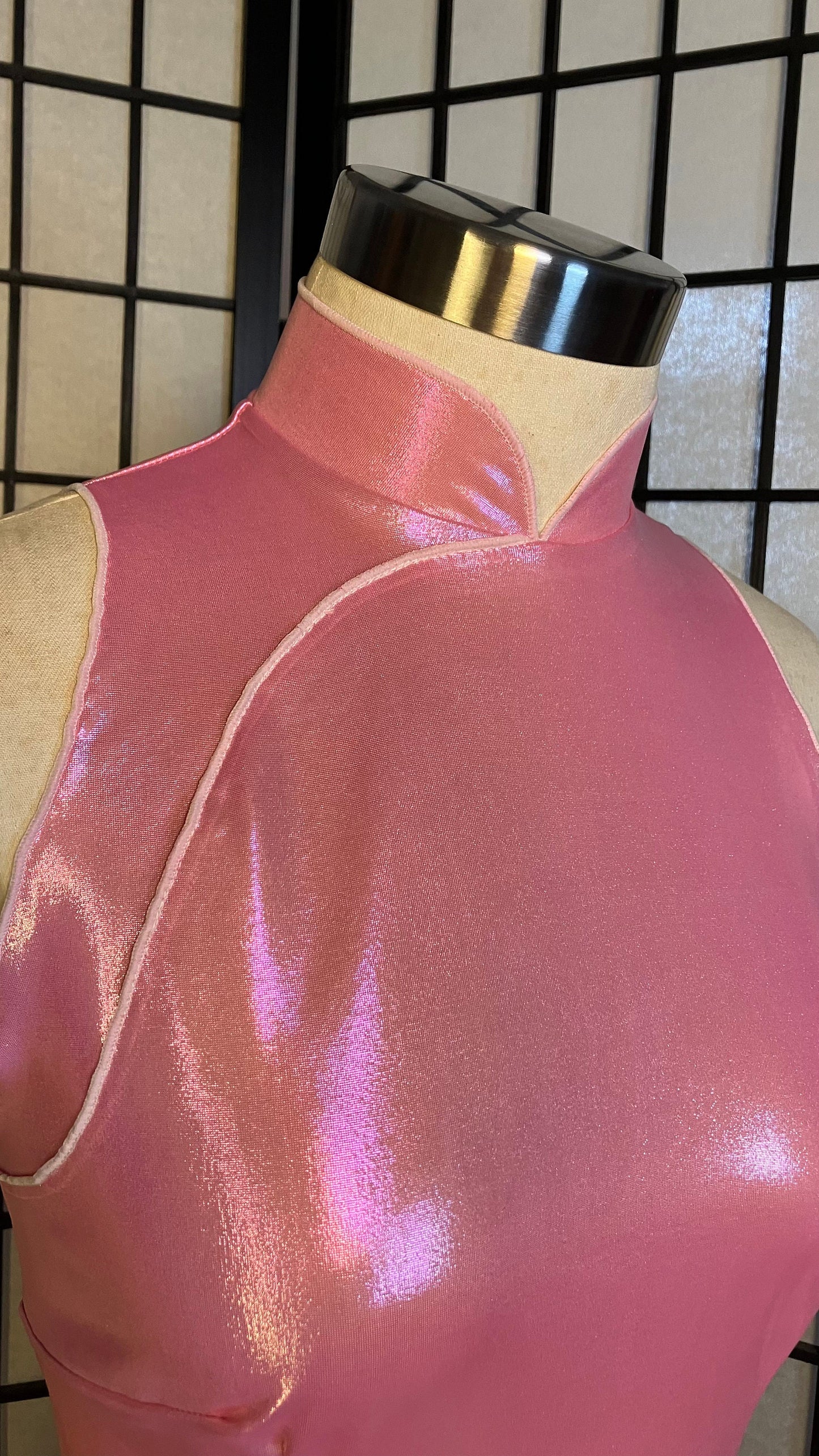 Custom Tailor Made》Shimmering Stretch wet look soft pink CheongSam Barbie babygirl inspired Fetish Qipao dress | any measurment any size - 企直啲 Stand Tall D