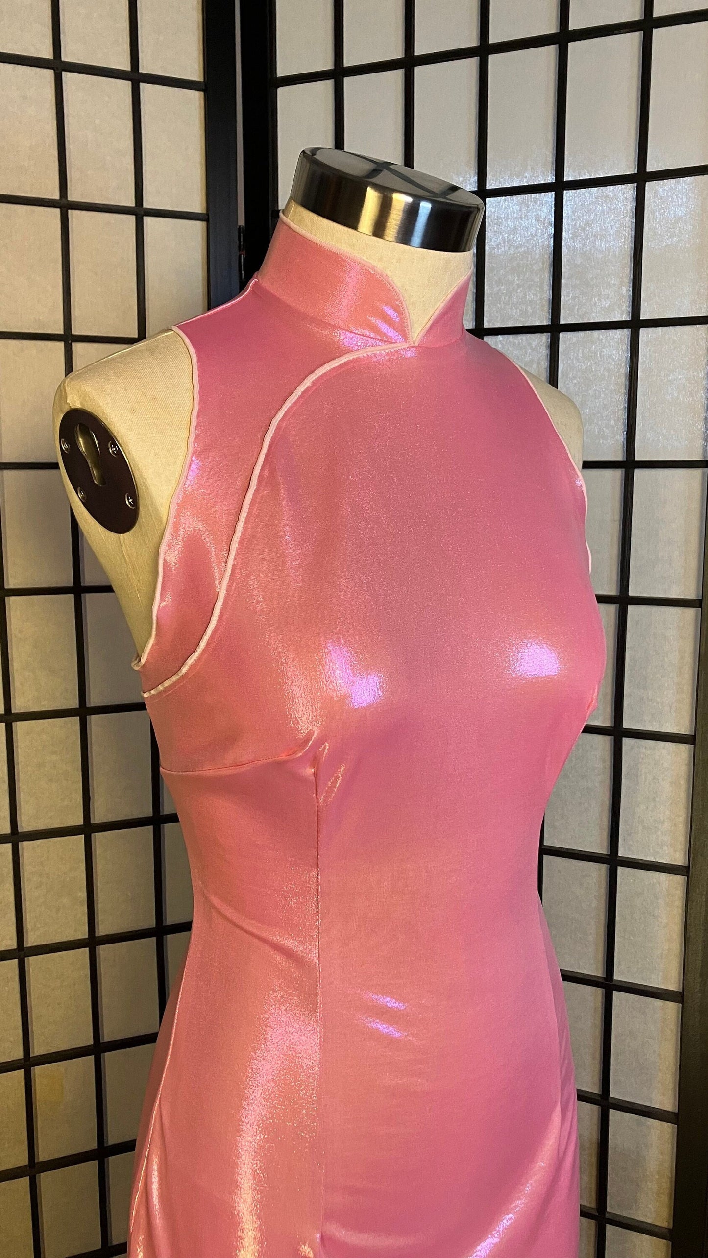 Custom Tailor Made》Shimmering Stretch wet look soft pink CheongSam Barbie babygirl inspired Fetish Qipao dress | any measurment any size - 企直啲 Stand Tall D