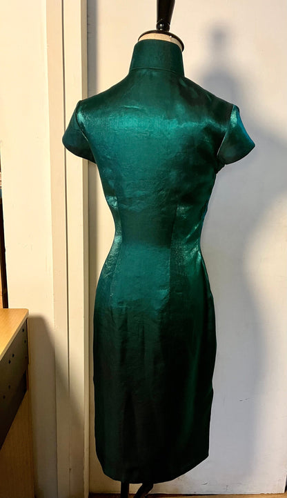 ✨ Shimmering Green Cheongsam - 企直啲 Stand Tall D