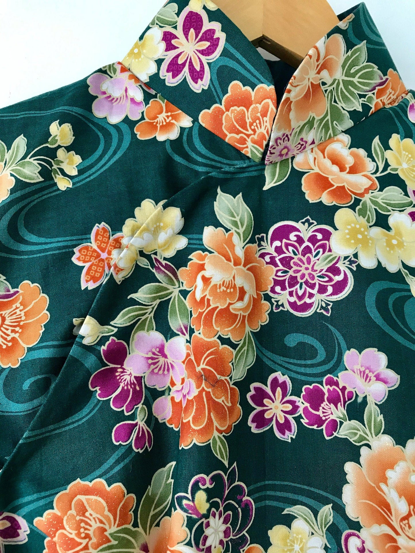 🪡 Traditional Green Floral Cheongsam - 企直啲 Stand Tall D