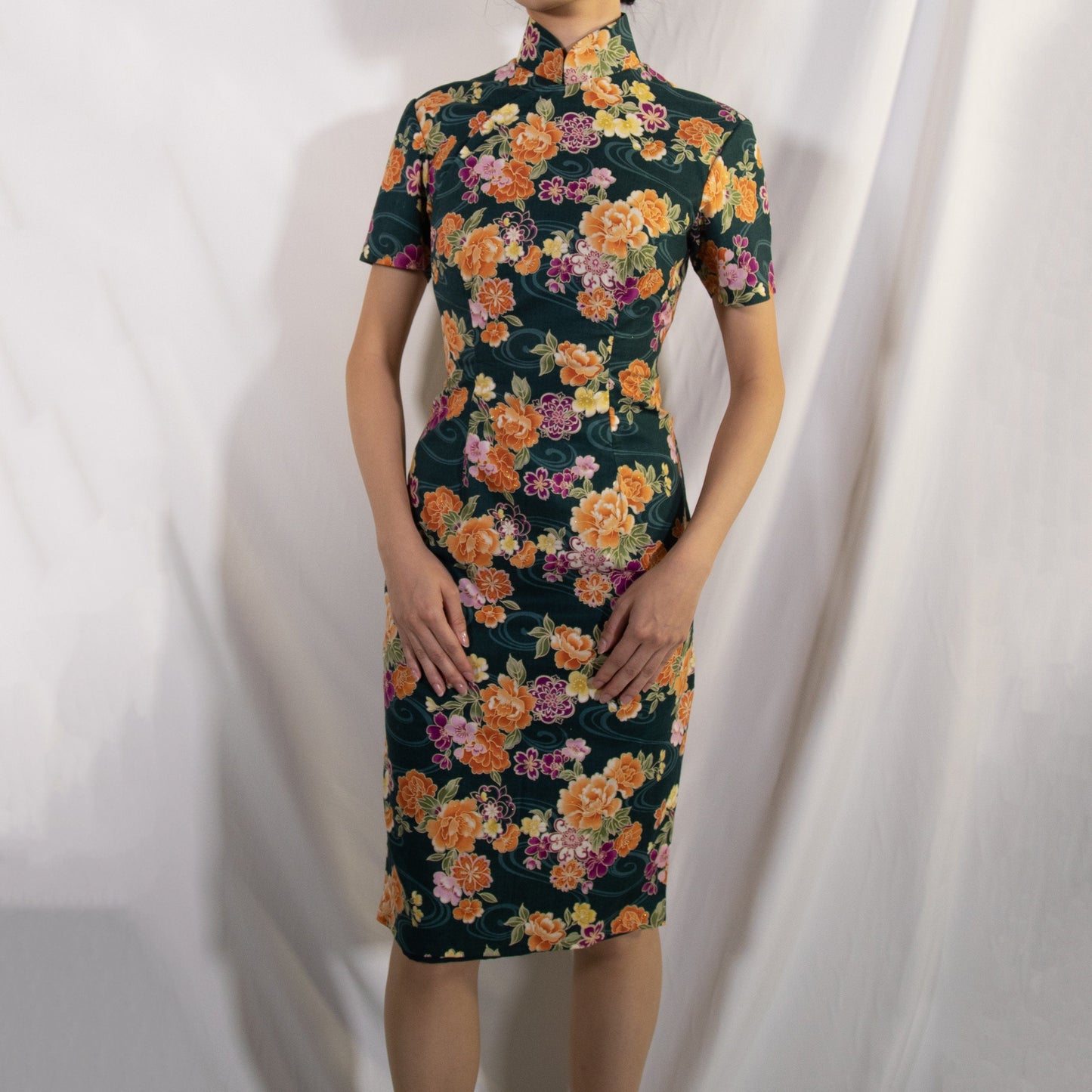 🪡 Traditional Green Floral Cheongsam - 企直啲 Stand Tall D